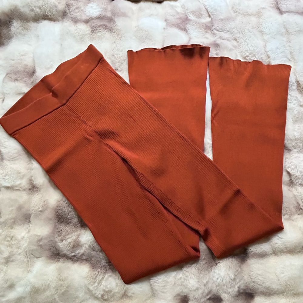 Good American Terracotta Ribbed Pants